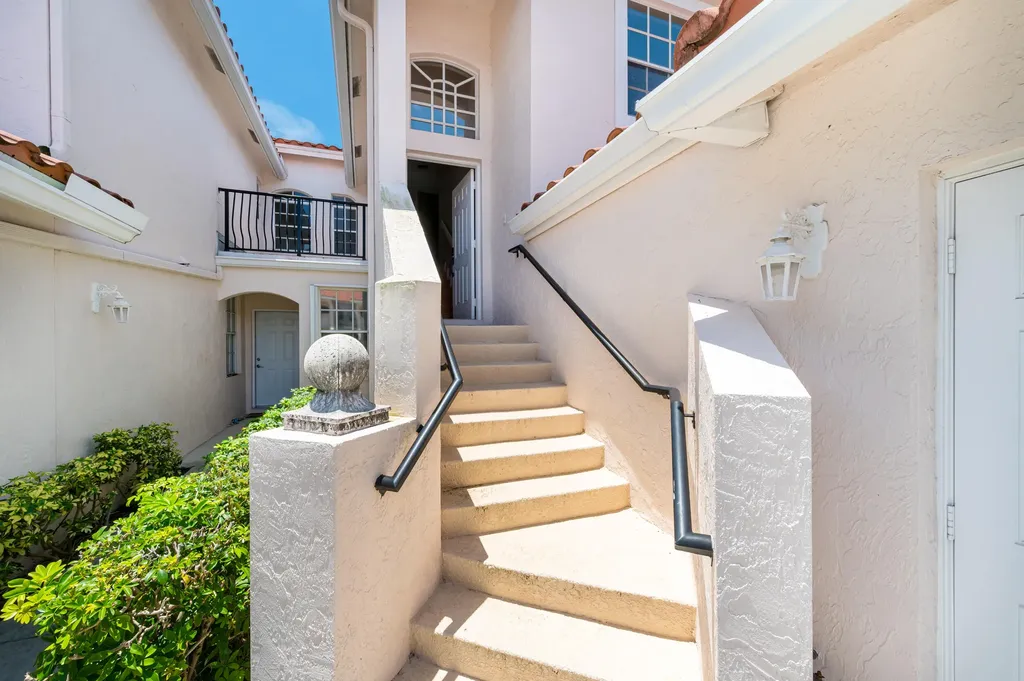 8550 Via Romana Boca Raton FL 33496
