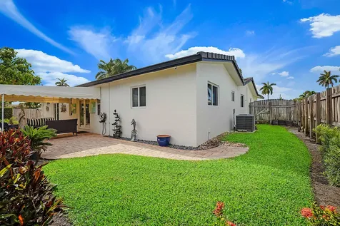 920 SE 17th Street Deerfield Beach FL 33441