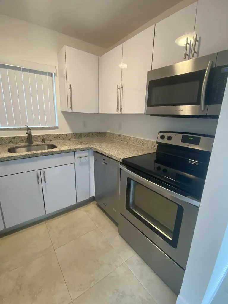 560-570 NE 19th Avenue Deerfield Beach FL 33441