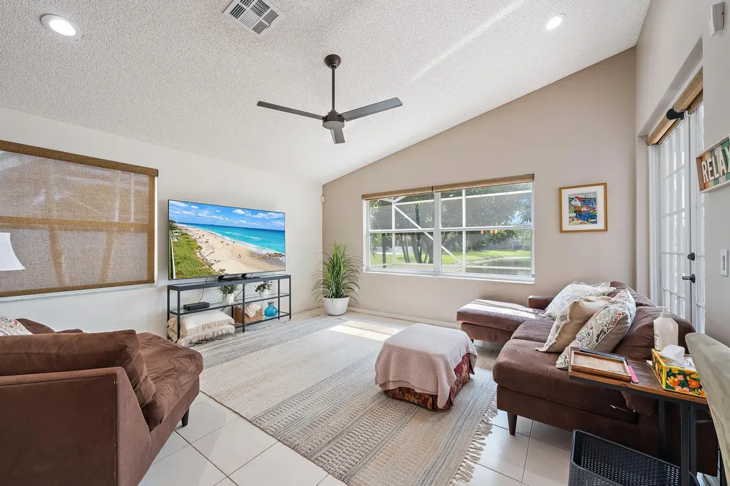 6667 Waverly Lane Lake Worth FL 33467