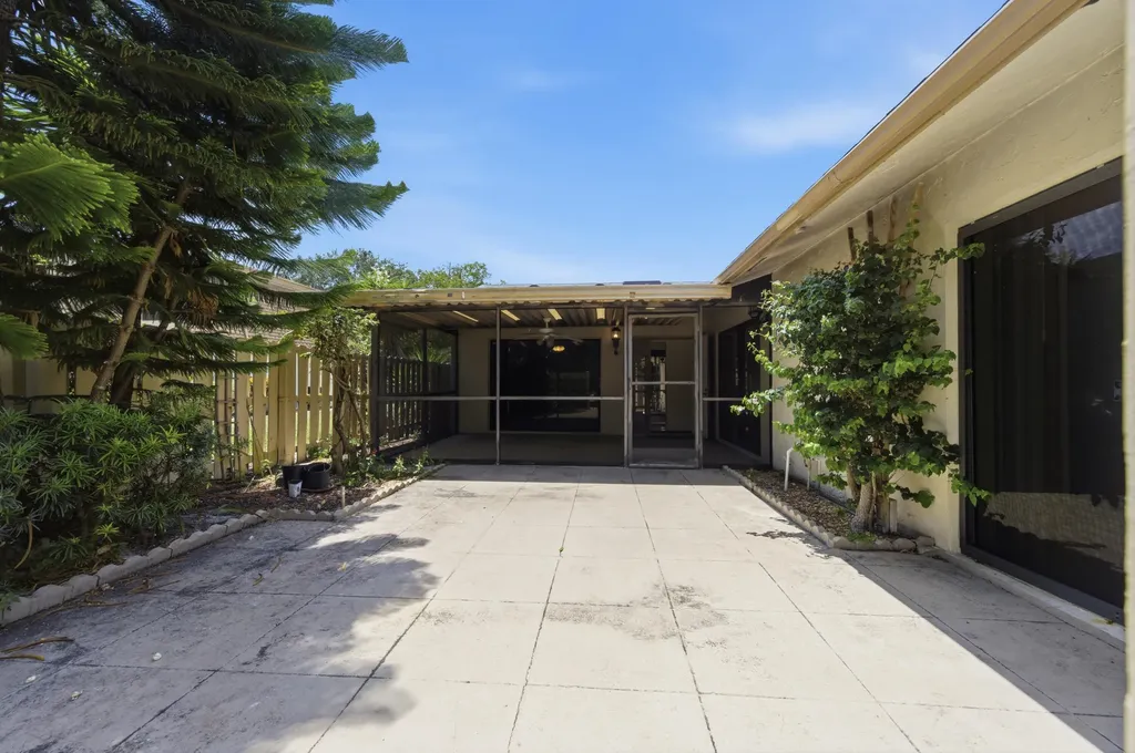 729 NW 29th Avenue Delray Beach FL 33445