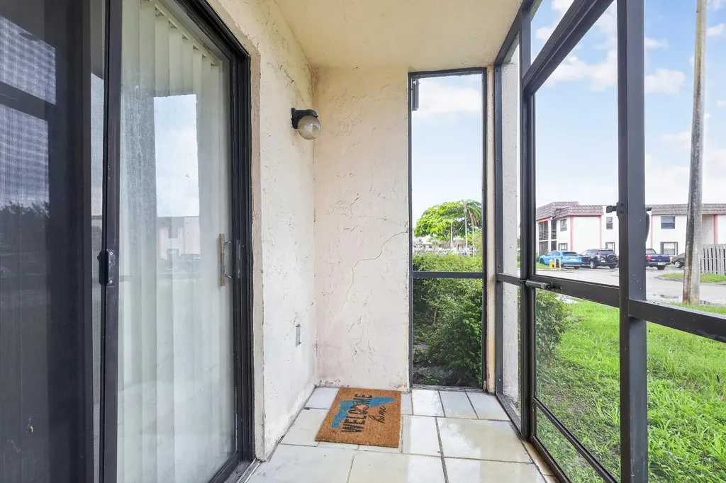 20805 NE 8th Court Miami FL 33179
