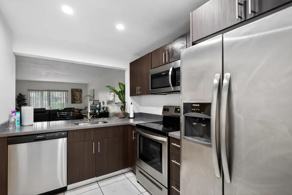 20805 NE 8th Court Miami FL 33179