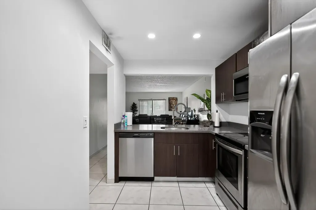 20805 NE 8th Court Miami FL 33179