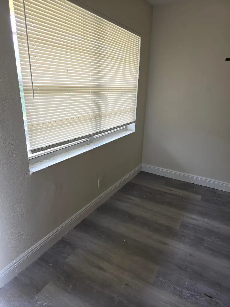 5186 NE 6th Avenue Oakland Park FL 33334
