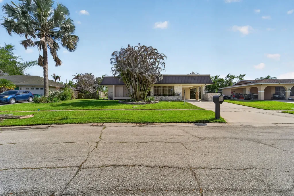 214 NE Camelot Drive Port St Lucie FL 34983