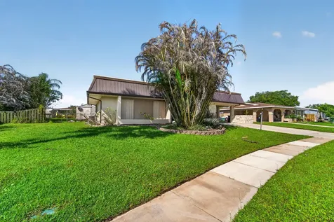 214 NE Camelot Drive Port St Lucie FL 34983