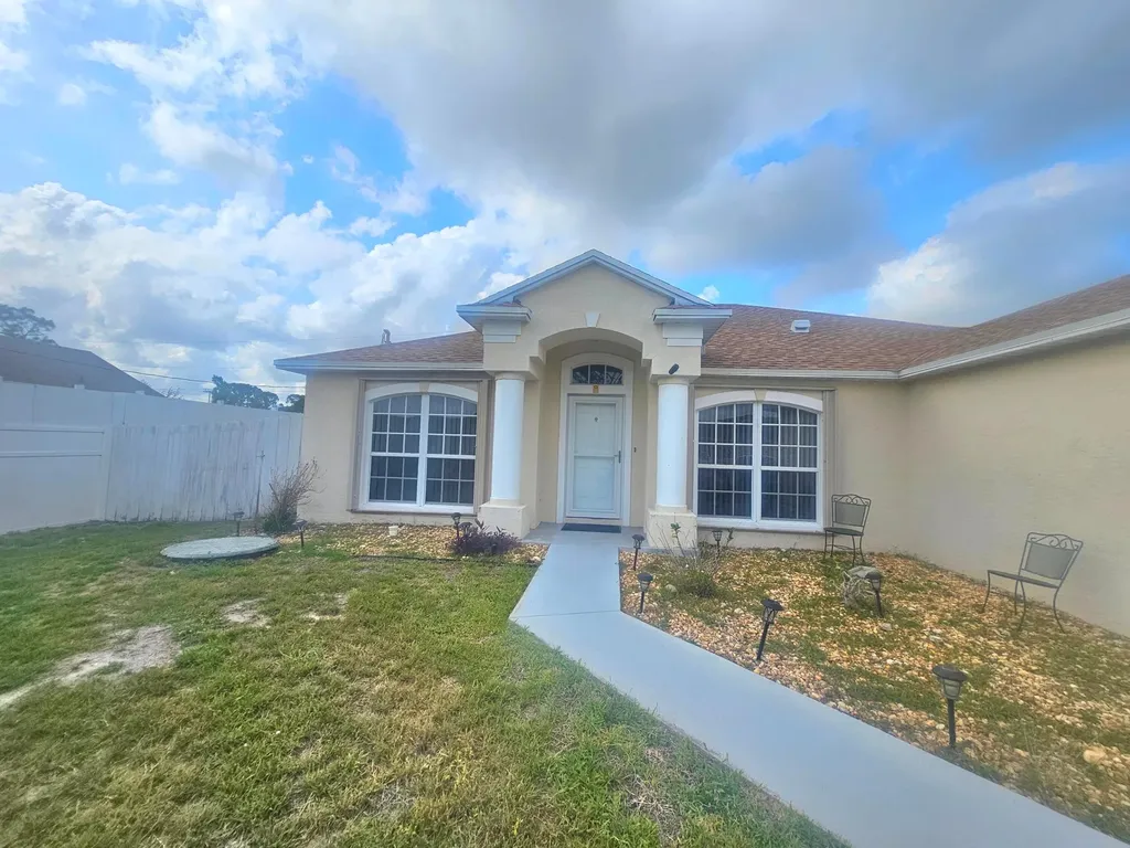 589 NW Fairfax Avenue Port St Lucie FL 34983