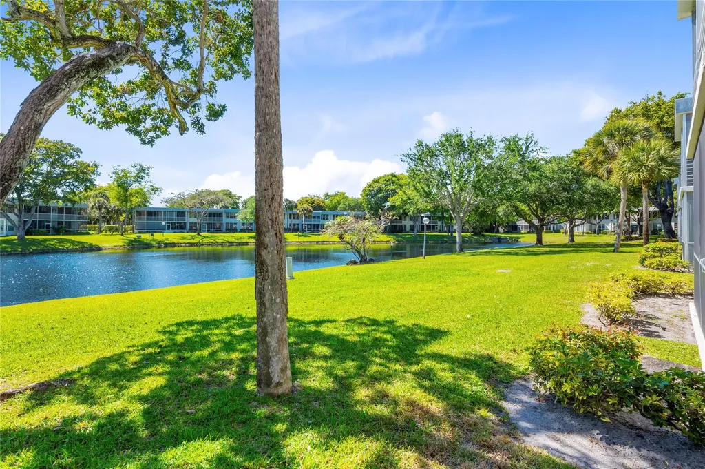 4240 Oaks Terrace Pompano Beach FL 33069