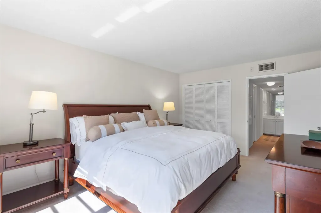 4240 Oaks Terrace Pompano Beach FL 33069