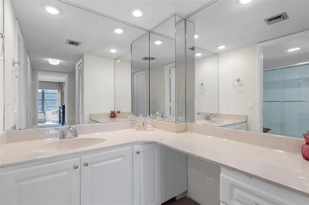 4240 Oaks Terrace Pompano Beach FL 33069
