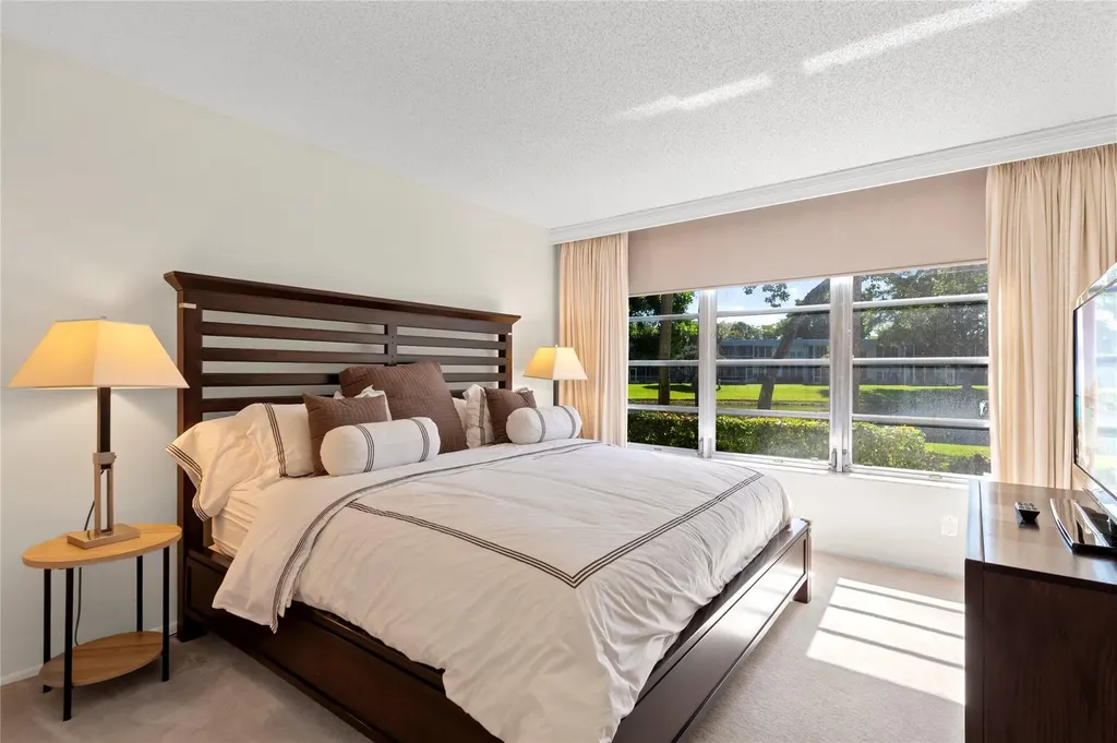 4240 Oaks Terrace Pompano Beach FL 33069