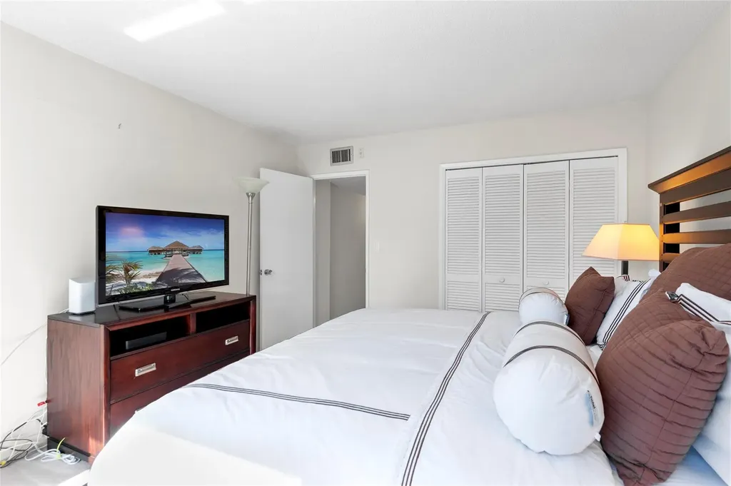 4240 Oaks Terrace Pompano Beach FL 33069