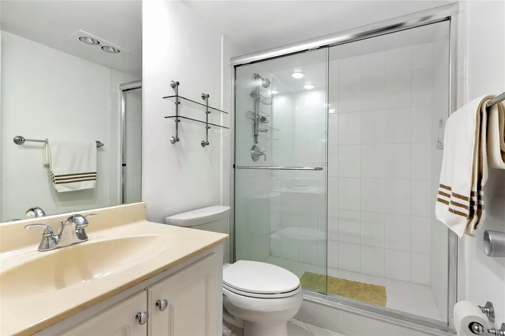 4240 Oaks Terrace Pompano Beach FL 33069