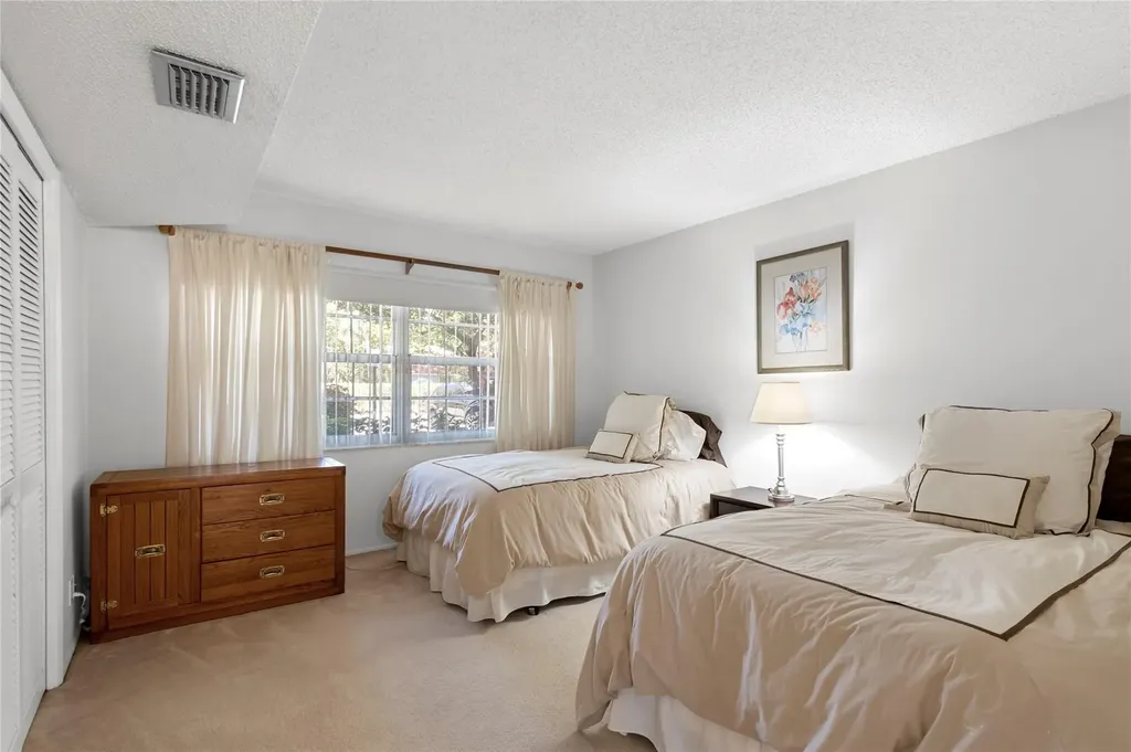 4240 Oaks Terrace Pompano Beach FL 33069