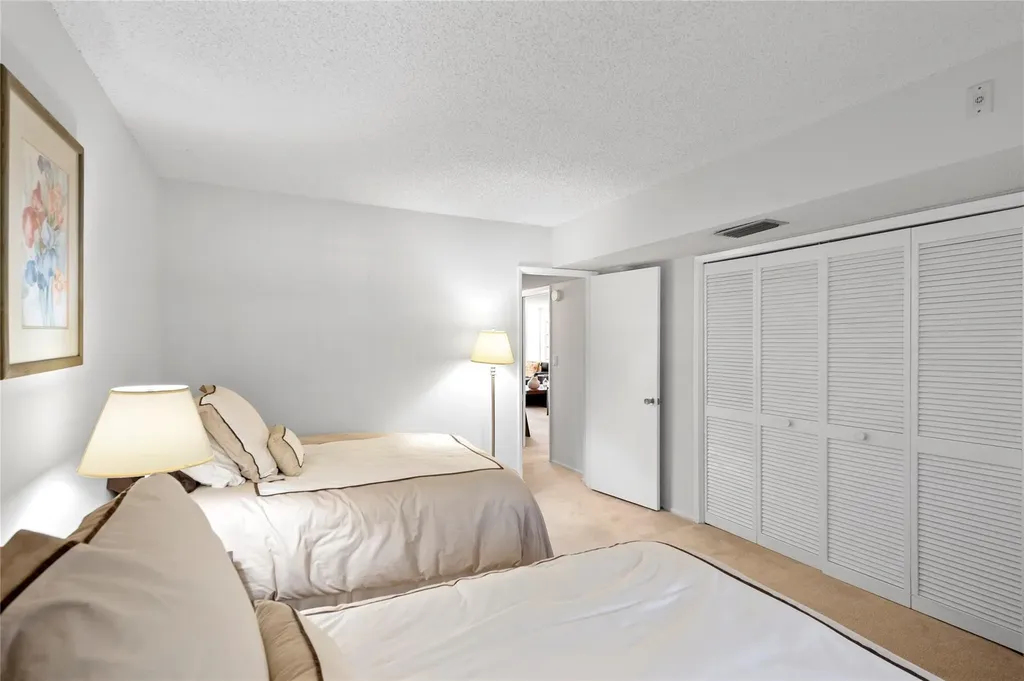 4240 Oaks Terrace Pompano Beach FL 33069