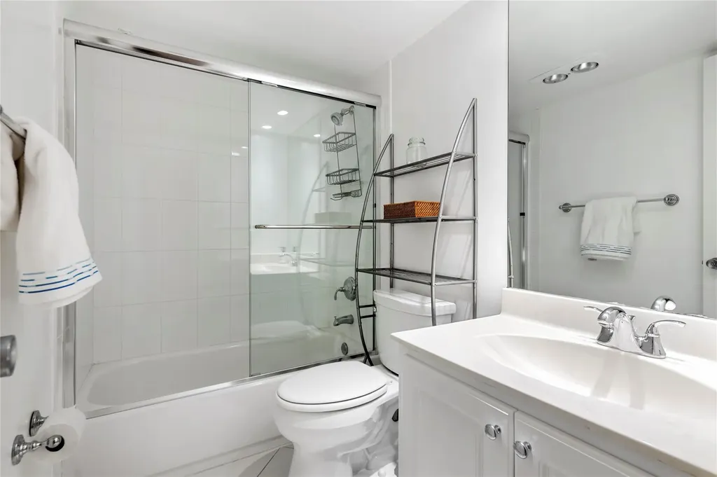 4240 Oaks Terrace Pompano Beach FL 33069