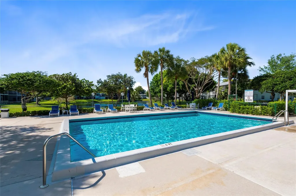 4240 Oaks Terrace Pompano Beach FL 33069