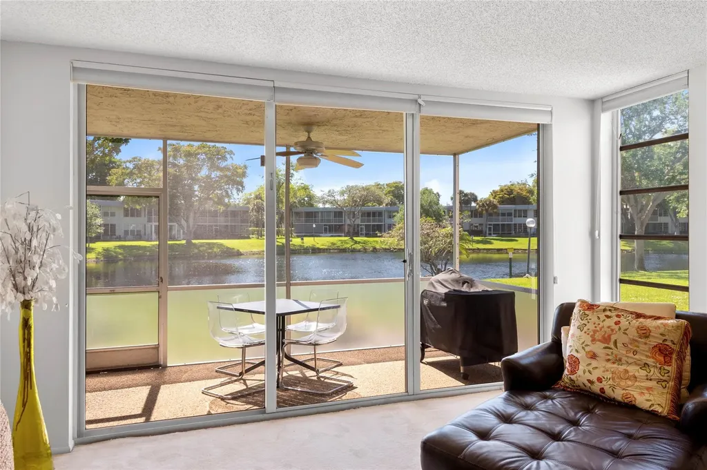 4240 Oaks Terrace Pompano Beach FL 33069