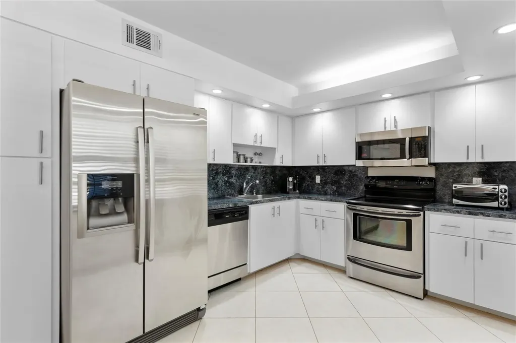 4240 Oaks Terrace Pompano Beach FL 33069