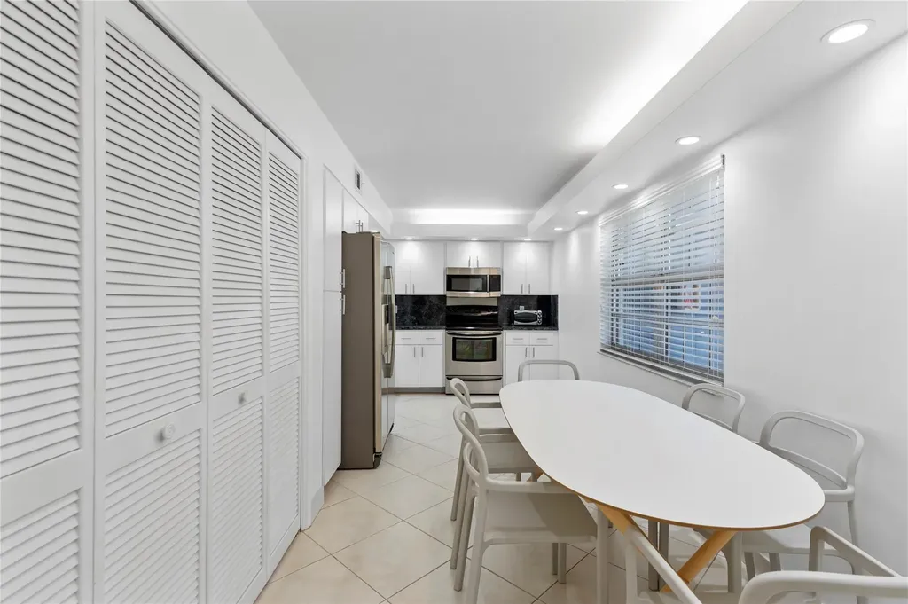 4240 Oaks Terrace Pompano Beach FL 33069