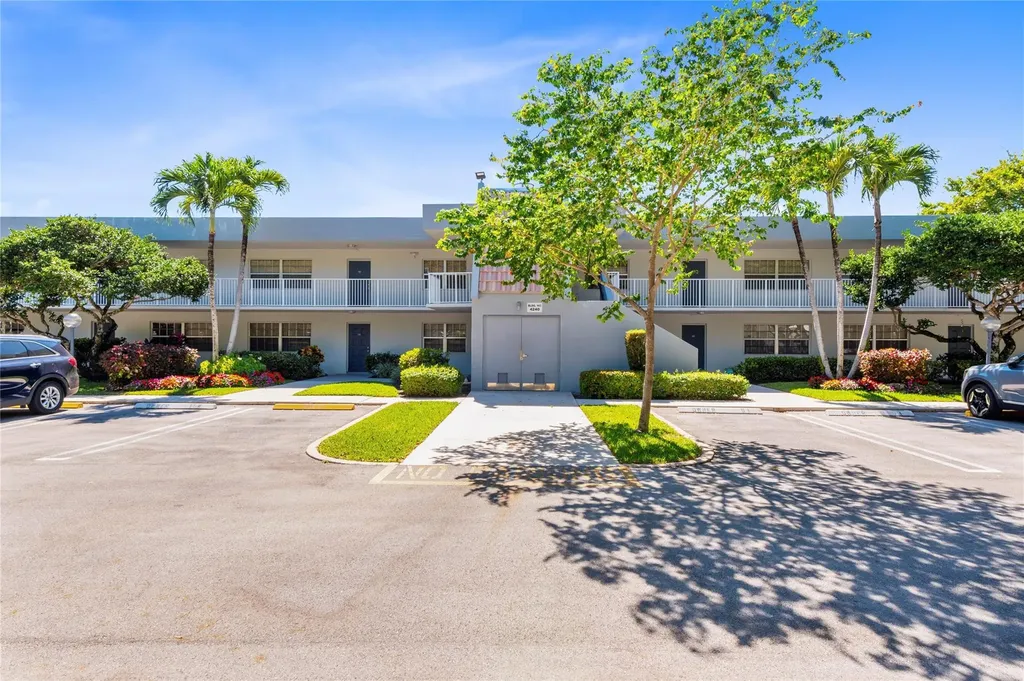 4240 Oaks Terrace Pompano Beach FL 33069