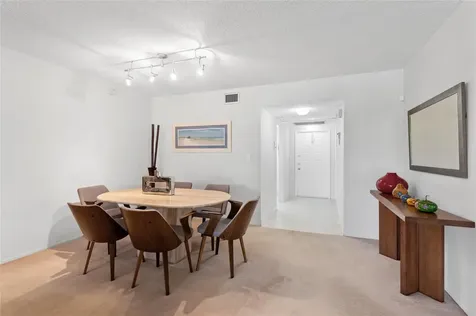 4240 Oaks Terrace Pompano Beach FL 33069