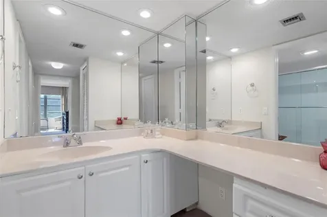 4240 Oaks Terrace Pompano Beach FL 33069