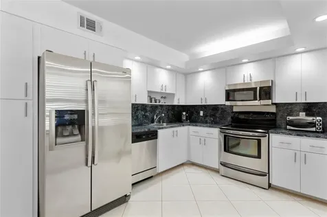 4240 Oaks Terrace Pompano Beach FL 33069
