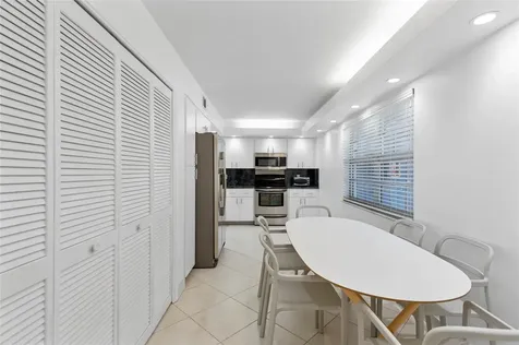 4240 Oaks Terrace Pompano Beach FL 33069