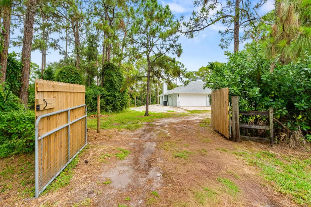 12689 N 68th Street Street N The Acreage FL 33412