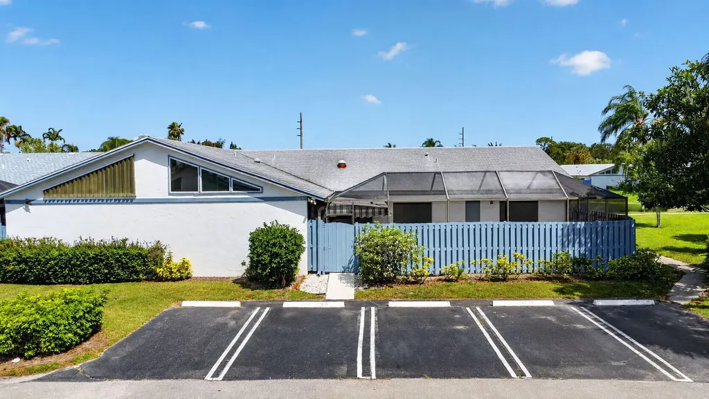 1604 Timberlane Circle Greenacres FL 33463