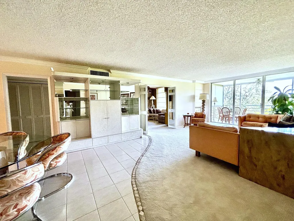 3930 Oaks Clubhouse Drive Pompano Beach FL 33069