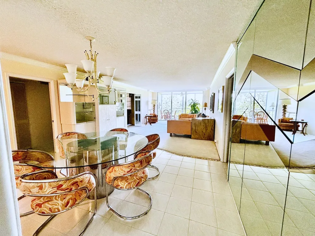 3930 Oaks Clubhouse Drive Pompano Beach FL 33069
