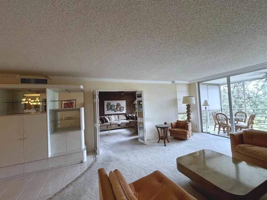 3930 Oaks Clubhouse Drive Pompano Beach FL 33069