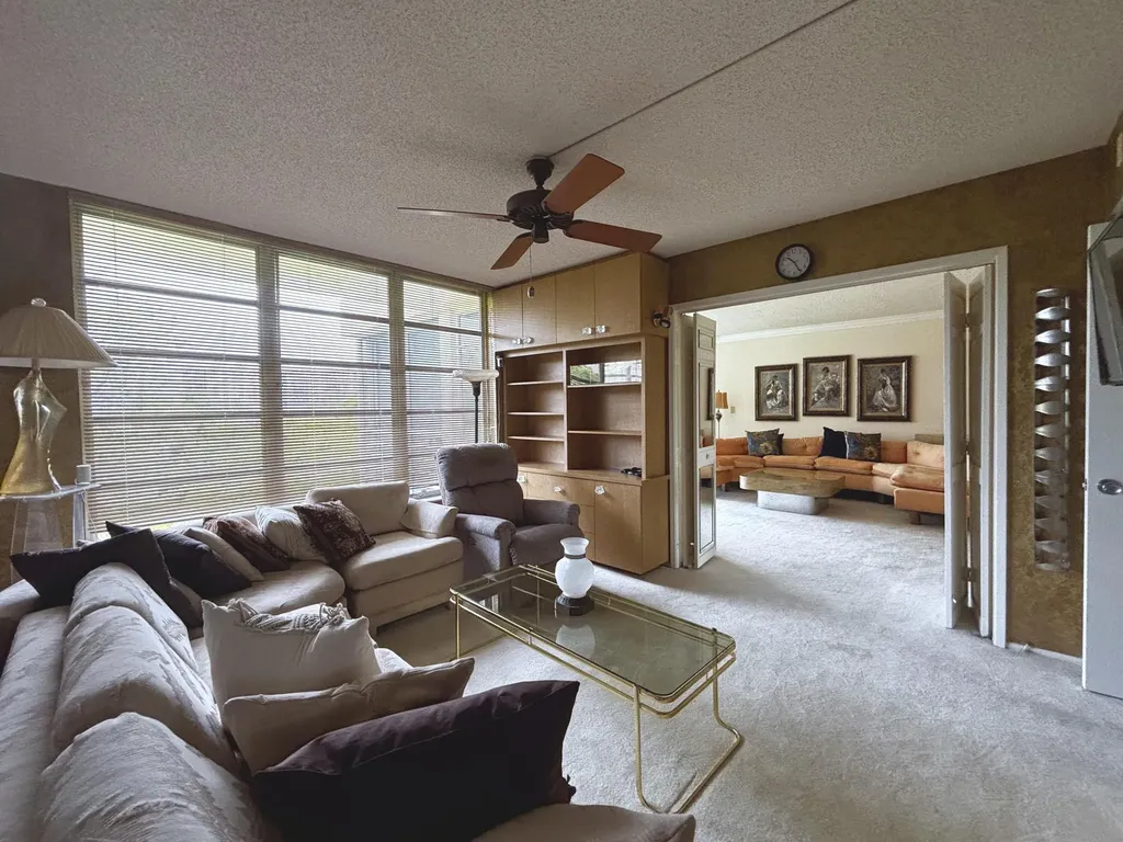 3930 Oaks Clubhouse Drive Pompano Beach FL 33069