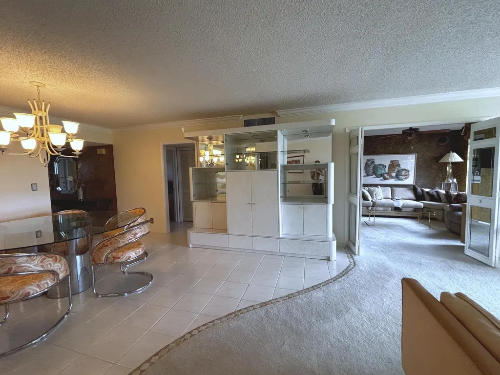 3930 Oaks Clubhouse Drive Pompano Beach FL 33069
