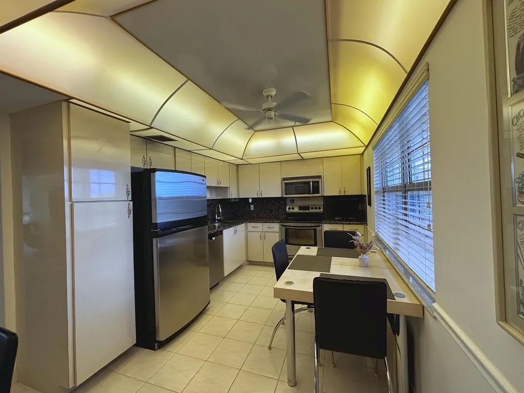 3930 Oaks Clubhouse Drive Pompano Beach FL 33069