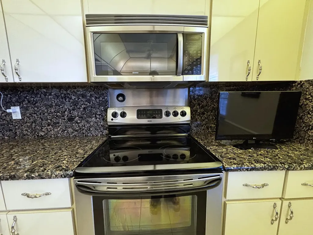 3930 Oaks Clubhouse Drive Pompano Beach FL 33069