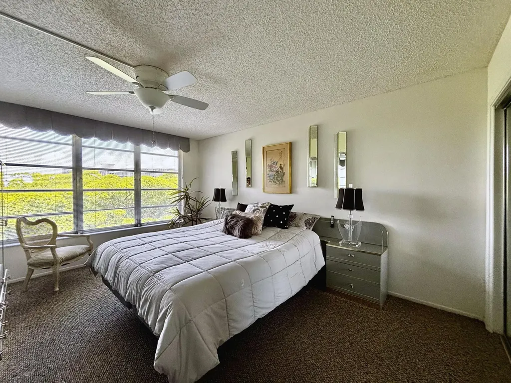 3930 Oaks Clubhouse Drive Pompano Beach FL 33069