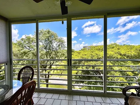 3930 Oaks Clubhouse Drive Pompano Beach FL 33069