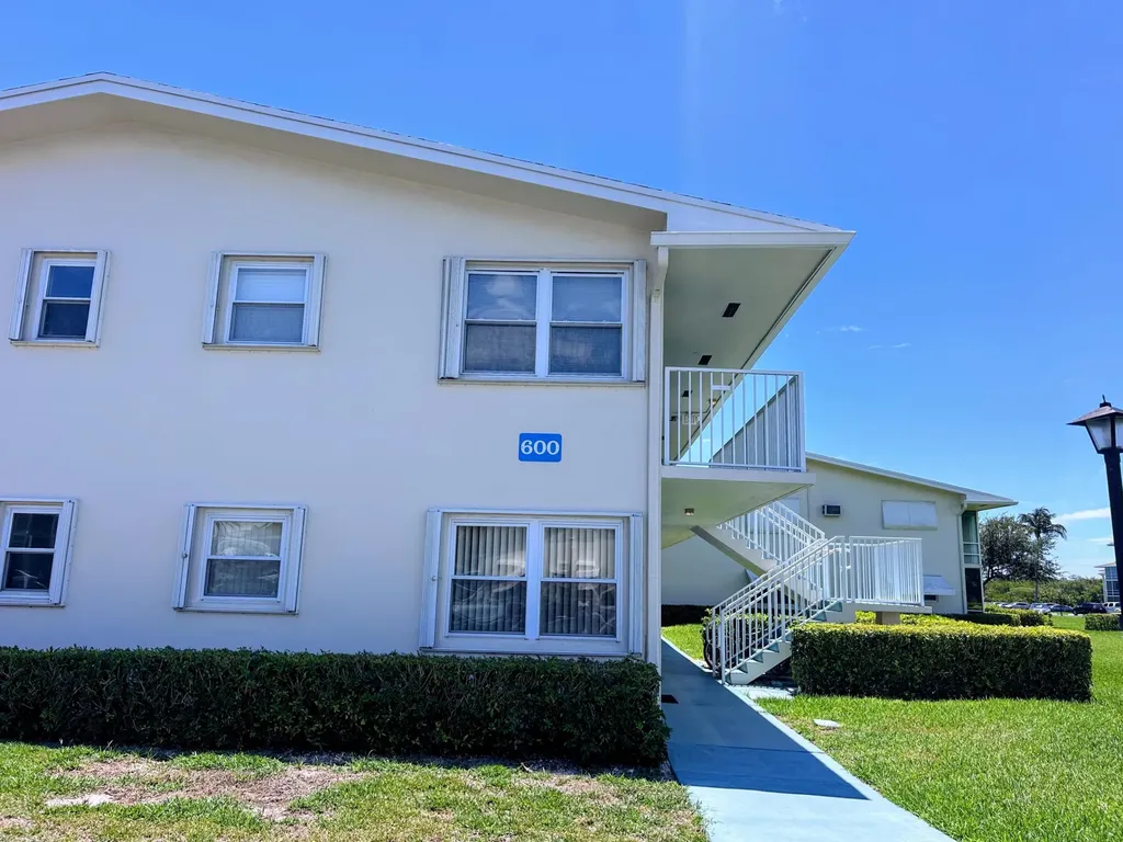 600 Horizons Boynton Beach FL 33435