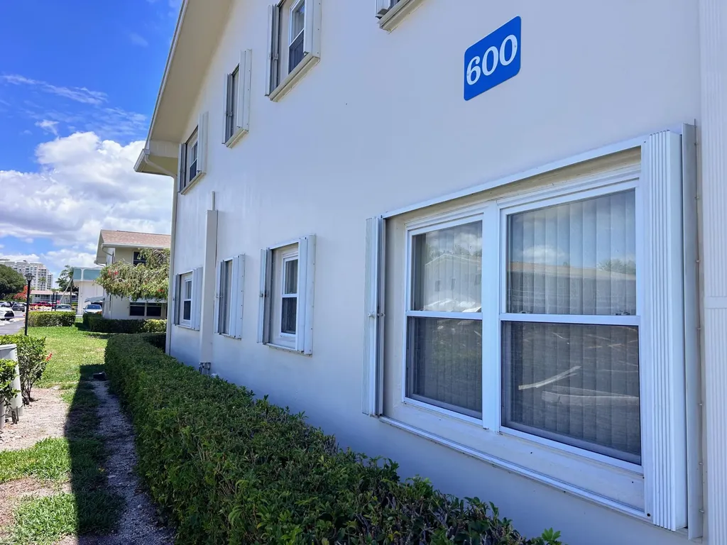600 Horizons Boynton Beach FL 33435