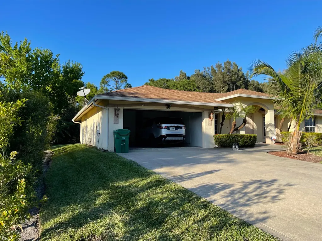 1273 SW Granville Avenue Port St Lucie FL 34953