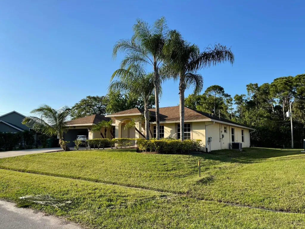 1273 SW Granville Avenue Port St Lucie FL 34953