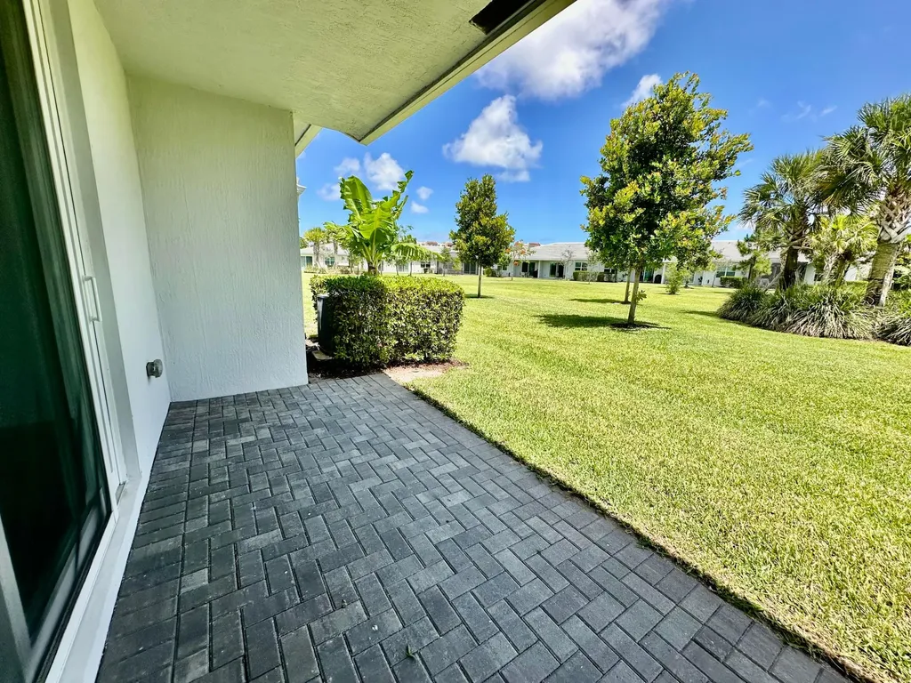 7036 Peters Lane Delray Beach FL 33446