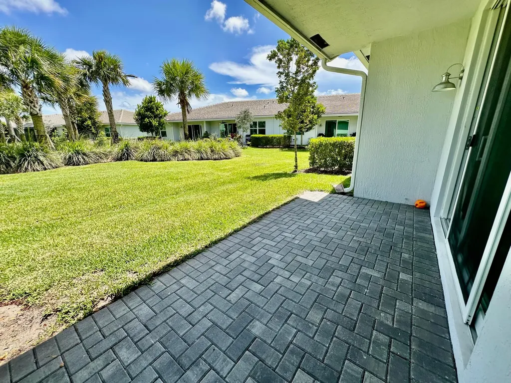 7036 Peters Lane Delray Beach FL 33446