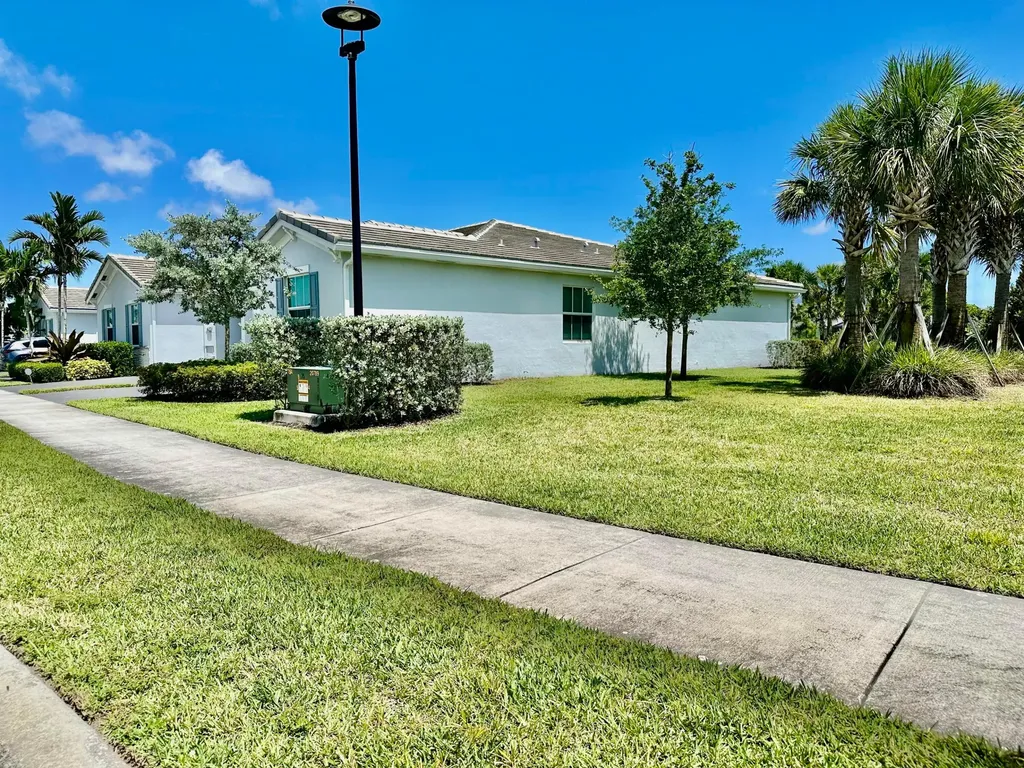 7036 Peters Lane Delray Beach FL 33446
