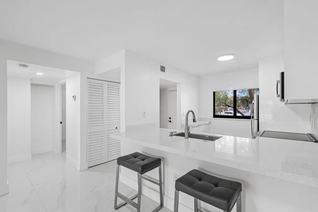 510 W Park Drive Miami FL 33172
