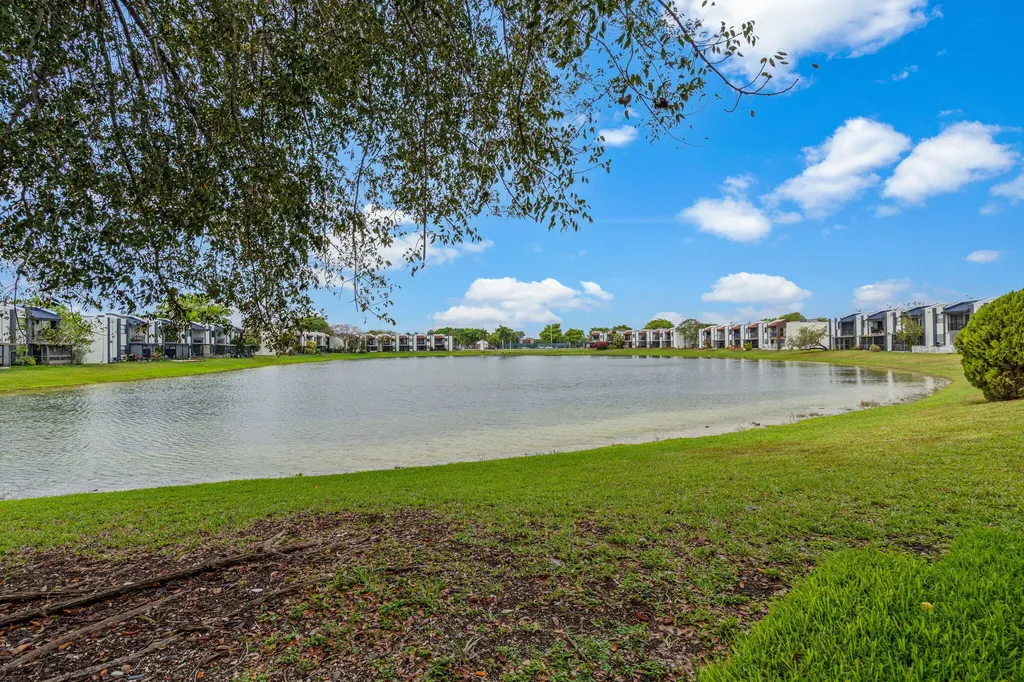 510 W Park Drive Miami FL 33172